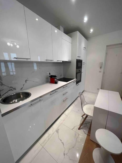 Luxury Appartment, Champs Elysees, Neuf ! 巴黎 外观 照片